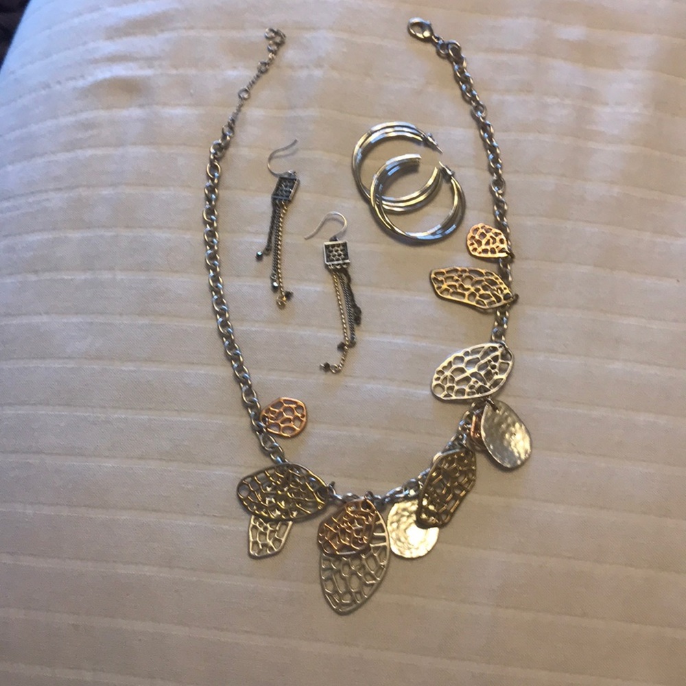 2 pair of earrings and necklace